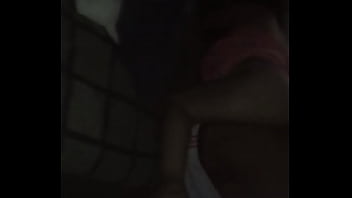 Мамочка с приличных размеров аналом дрочит сынка на сессию занимаясь утренним порно инцестом